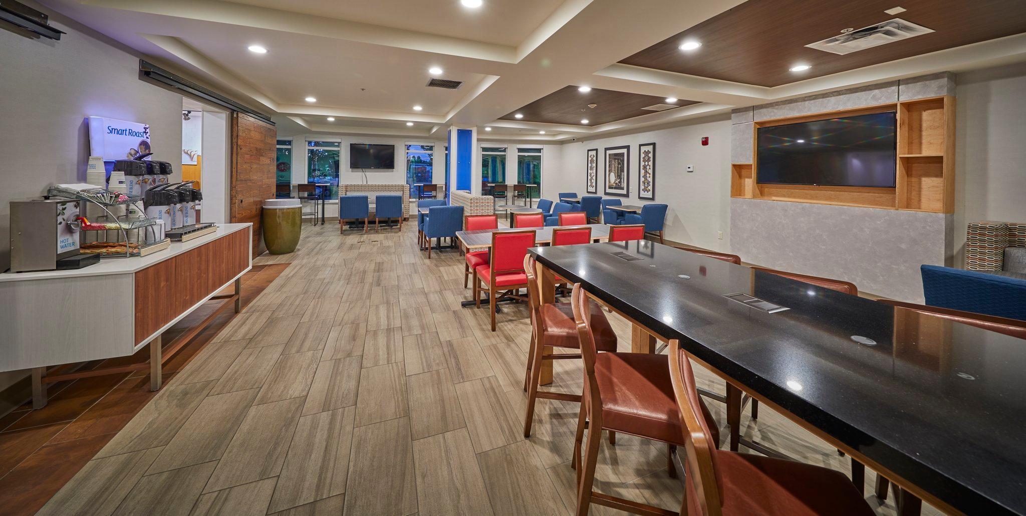 Holiday Inn Express Hotel & Suites Medford-Central Point By Ihg Екстериор снимка