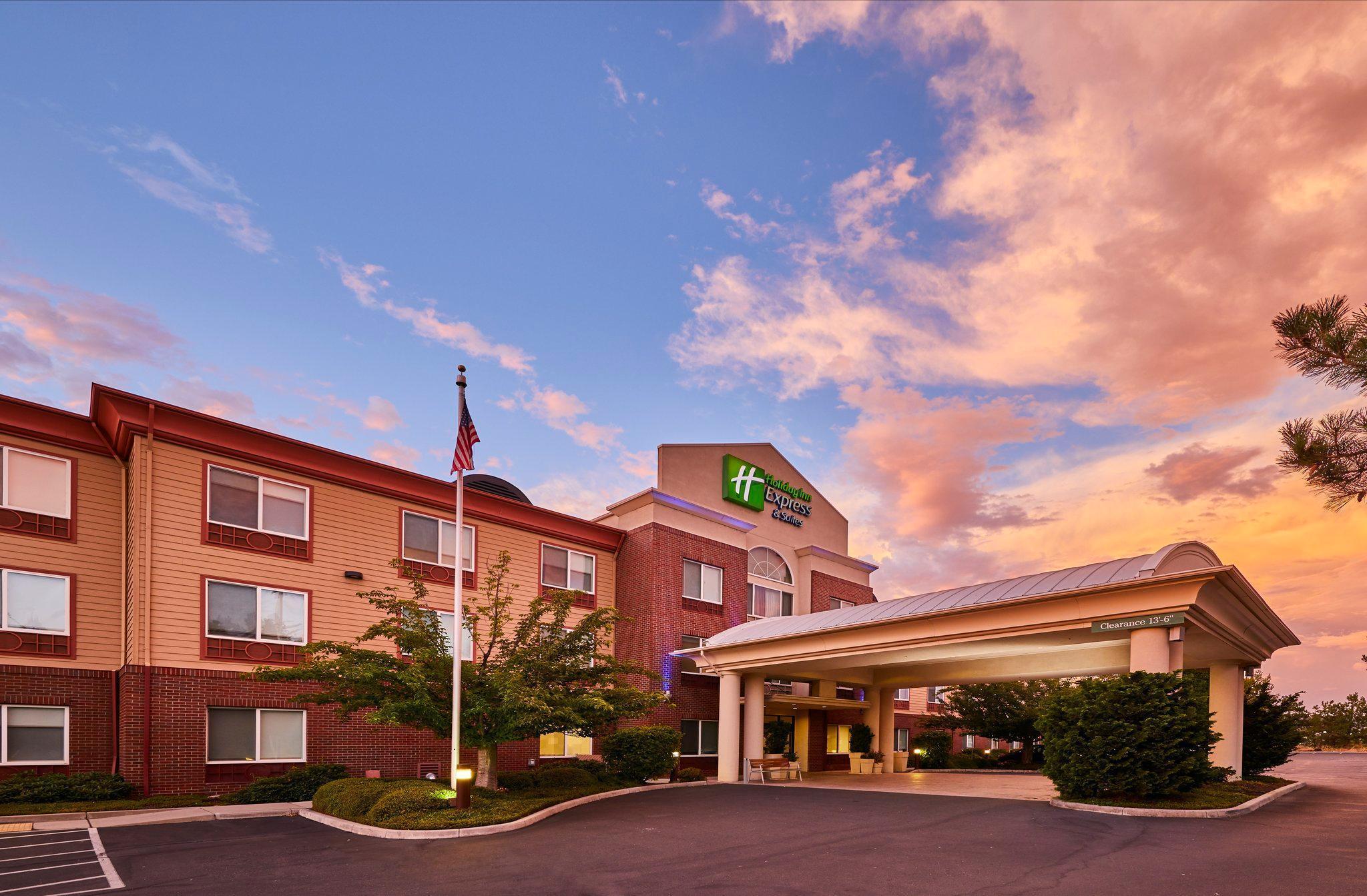 Holiday Inn Express Hotel & Suites Medford-Central Point By Ihg Екстериор снимка