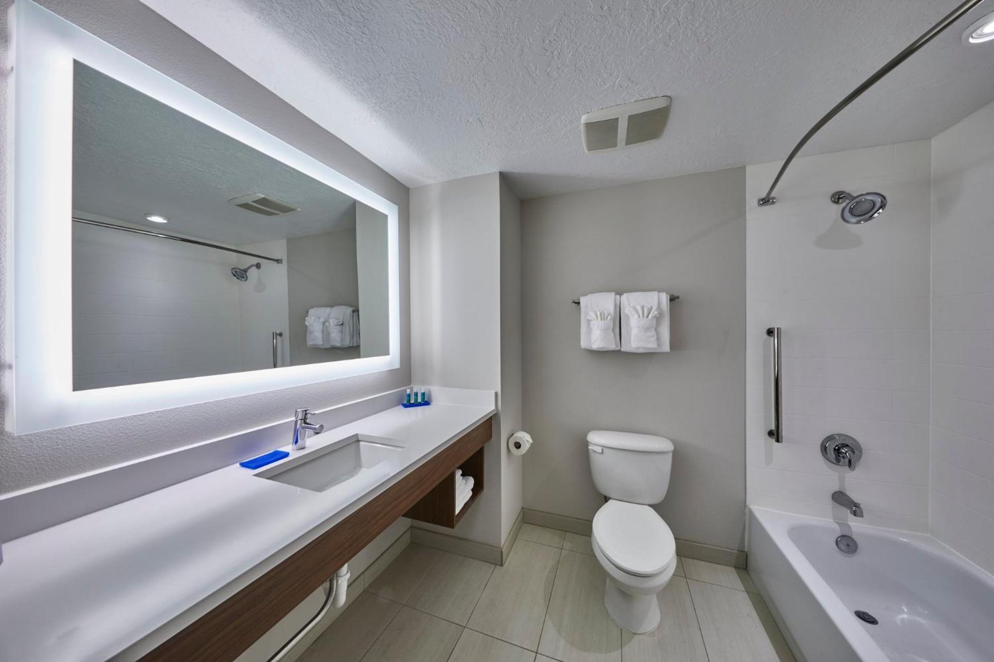 Holiday Inn Express Hotel & Suites Medford-Central Point By Ihg Екстериор снимка
