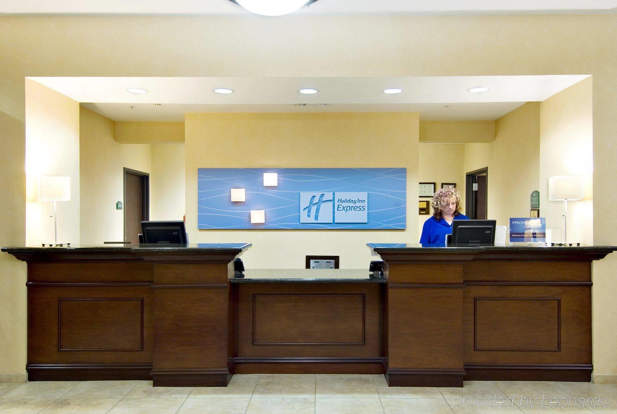 Holiday Inn Express Hotel & Suites Medford-Central Point By Ihg Екстериор снимка