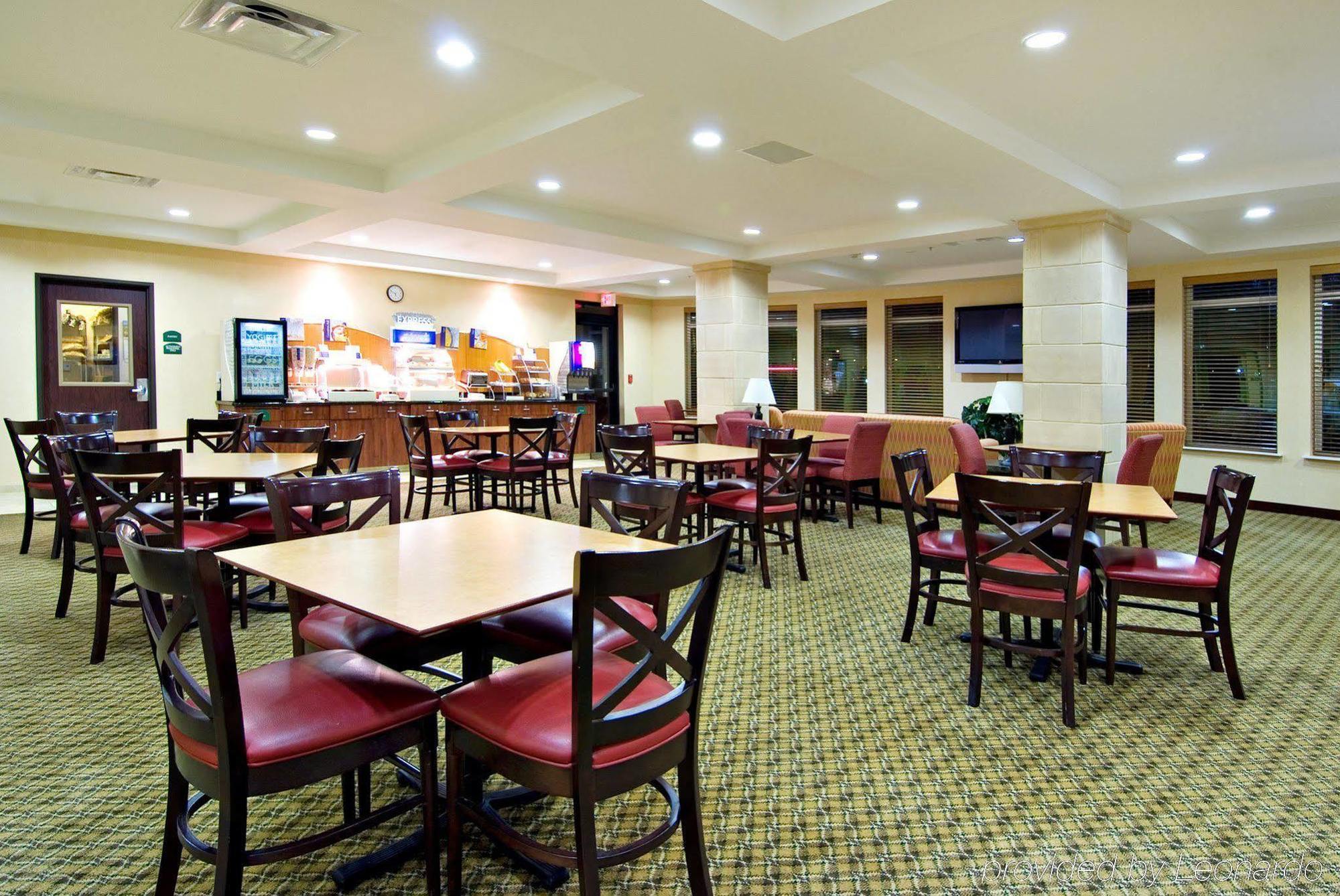 Holiday Inn Express Hotel & Suites Medford-Central Point By Ihg Екстериор снимка