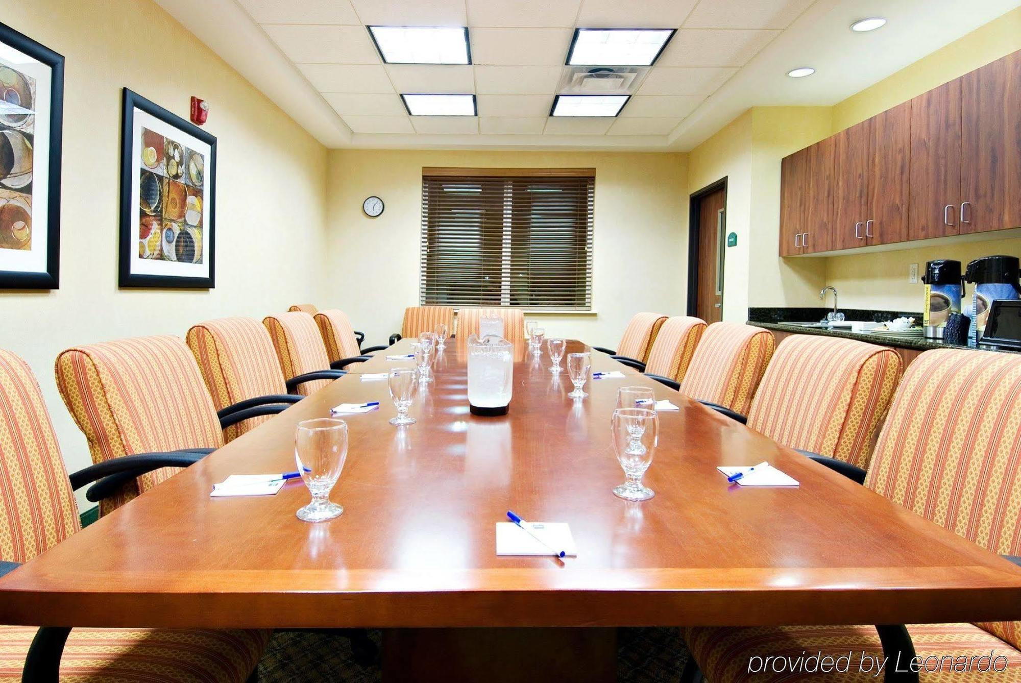 Holiday Inn Express Hotel & Suites Medford-Central Point By Ihg Екстериор снимка