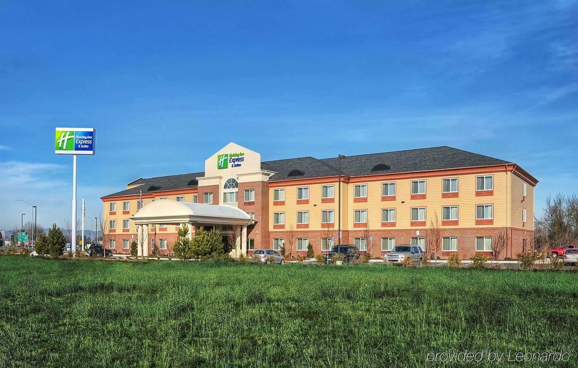 Holiday Inn Express Hotel & Suites Medford-Central Point By Ihg Екстериор снимка